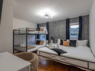 Elegant NYC View Stay Park Free 6 beds Sleep 8 - 9