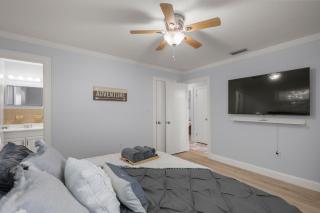 Cozy 4BR King Suite Home by WEC & Downtown! - 8