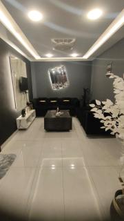 Cozy 1BHK Eiffel View Balcony WiFi Netflix - Lahore - 8
