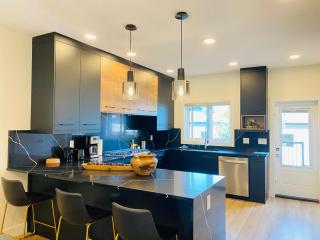 NEW Luxury Family Friendly Entire House Near Downtown WEM, 3 Bedrooms - 0
