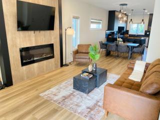 NEW Luxury Family Friendly Entire House Near Downtown WEM, 3 Bedrooms - Edmonton - 8