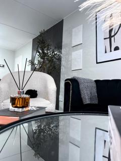 The Modern Nest Near OR Tambo Nearby Shopping Mall - 2