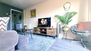 Modern 2Bed House, Free Parking, NR Parkway Station and UWE - 0