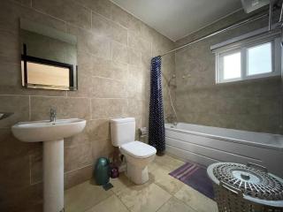 Prime Two Bedroom in North Ridge - 7