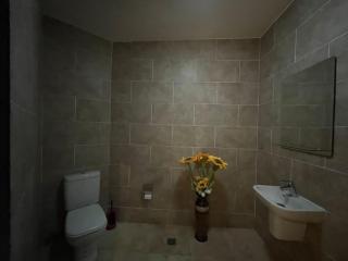 Prime Two Bedroom in North Ridge - 5