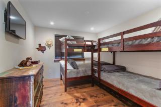 Cabin Masterpiece on Private Lake 3 bedroom - Pittsburg - 1