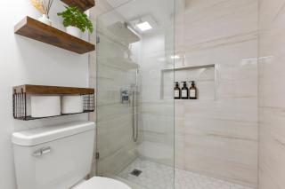 Hale Nalu Waikīkī Studios Ocean View King Size Bed - 2