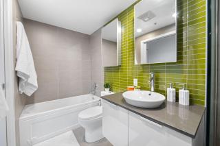 Cozy Yet Stylish 2-Bedroom Suite in the Heart of Vancouver - 1