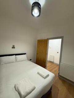 City Centre 1 Bedroom Flat, Sleeps 4 - 8
