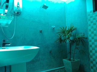 Room No2 - 8