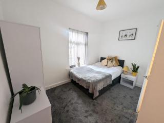 All En-suite Home for Contractors, Families & Large Groups - 1