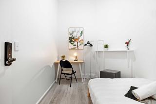 No Frill Economic Double Room - Ideally Located - Shared External Bathroom & Kitchen - 7