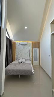 Kenari Guest House Singkawang - Singkawang - 9