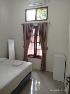 Favian Homestay - Kedungbanteng - 5