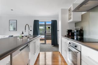 Twin Apartments - Walk to Forest with Spa Pools - 3