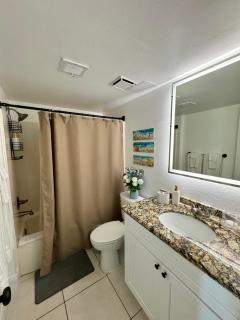 Beachfront Condo with Pool a Summer Escape for 6 - 5