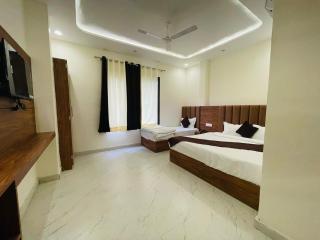 Shaurya Inn Hotel - 5 Min walk from Golden Temple - 6