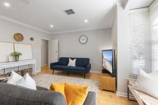 Beachside House with Garage and Outdoor Space - Brighton - 3