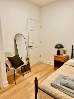 Stylish Apartment Close to Airport & Malls - 9