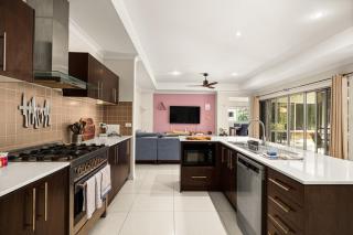 Hinterland Retreat 5 bedrooms, pool & hot tub - 3