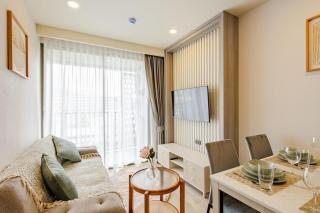 One-Bedroom Apartment in Ozone Condominium 514 - 0