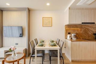 One-Bedroom Apartment in Ozone Condominium 514 - 5
