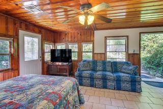 2 Mi to Fishing on Lake Whitney Cottage with Deck - Whitney - 6