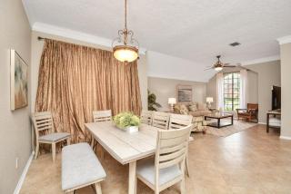 Entire Home Minutes From NASA, with Pool - 1