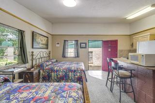 Patio and Trail Access Lake Whitney Studio! - Whitney - 3