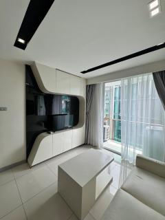 Modern 1BR Condo Near Soi Bukouw - 8
