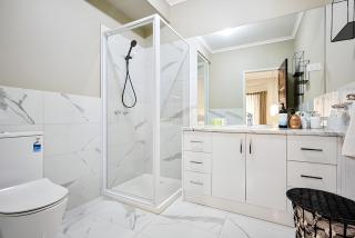 Luxury Golf Course Retreat with Scenic Views - 1