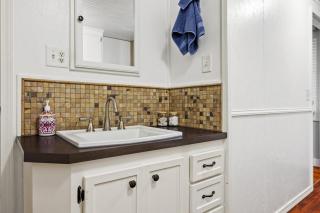 Fishing & Work-Friendly In A Prime Location - 8