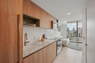 Skyline Escape - Modern 1BR High-Rise with Stunning Views - 9