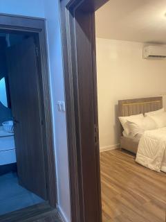 Modern 2-Bedroom Apt in Lifecamp - 6