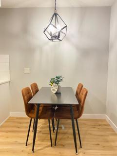 The Private Central Edmonton Suite - Comfortable & Fully-Equipped Basement Suite - Edmonton - 5