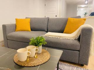 The Private Central Edmonton Suite - Comfortable & Fully-Equipped Basement Suite - 2