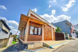 OYO 94767 Griya Djati Syariah 1 - 0