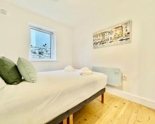 Bright & stylish short term rentals - 7