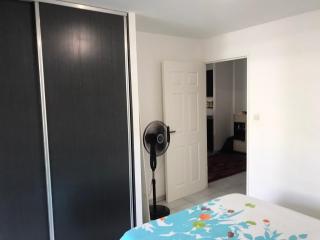Large 2 room apartment 3 minutes from airport - 4