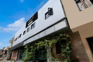 Super Collection O Ishwar Nagar Near Golden Temple Formerly Chahal Residency - 2