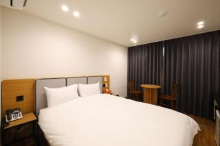 JB Plus Hotel - 9