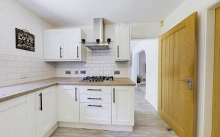 Beautiful and Cosy 4-bed Home in Milton Keynes by Renzo, Driveway, Close to M1 - Milton Keynes - 1