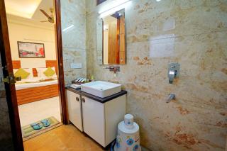 Hotel Maharaja Palace Boutique Hotels Near Medanta Medicity Gurgaon - 1