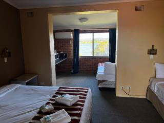 Riverview Motor Inn - 8