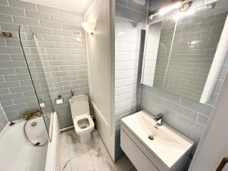 Battersea Power Station 2 Bedroom Flat - 4