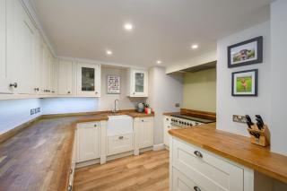 Elegant 3 Bedroom Flat in Edinburgh West End - 1