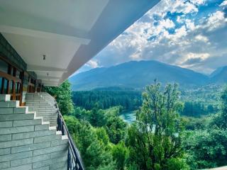 Hotel Hollywood Manali - Scenic River & Mountain View With Premium Rooms Near Mall Road - 5