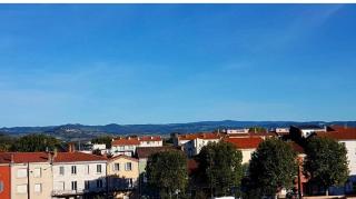 Charmant F2 centre Issoire avec jolie Vue Sancy et Livradois- WiFi - Issoire - 9