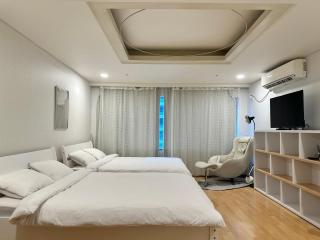 Comfy and Cozy Hongik Stn 1min walk - 0