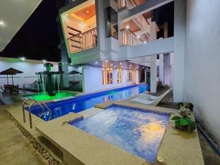 7BR Luxury Resort with Pool and Bar - 0